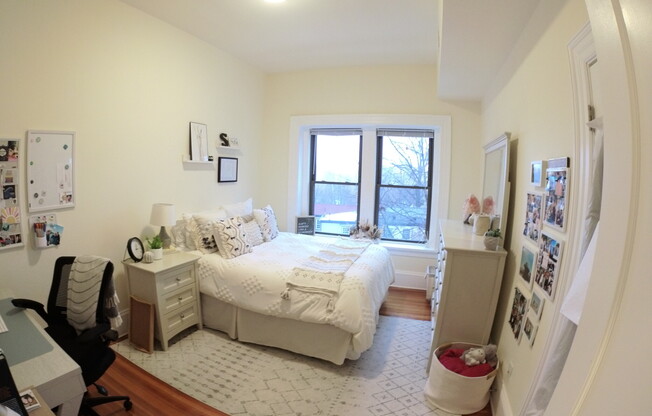 2 beds, 1 bath, $3,600, Unit 14
