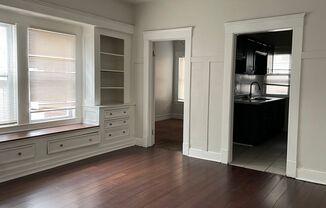 Completely remodeled 2 bedroom apartment near Case Weston Reserve University