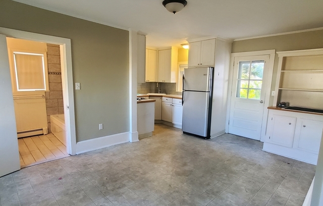 3 beds, 1 bath, 1,200 sqft, $3,200, Unit 1