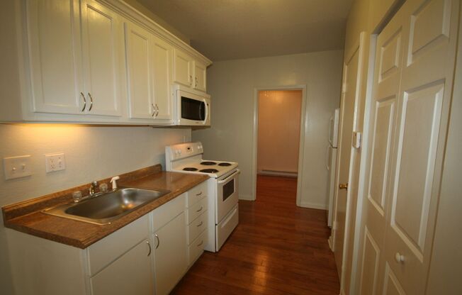 1 bed, 1 bath, 388 sqft, $965, Unit 21