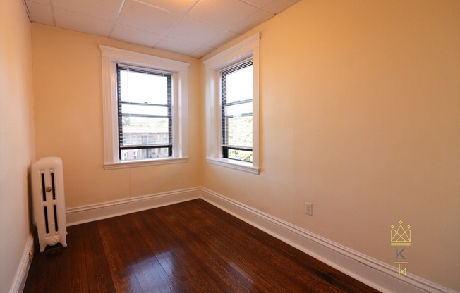 2 beds, 1 bath, $2,750, Unit 6