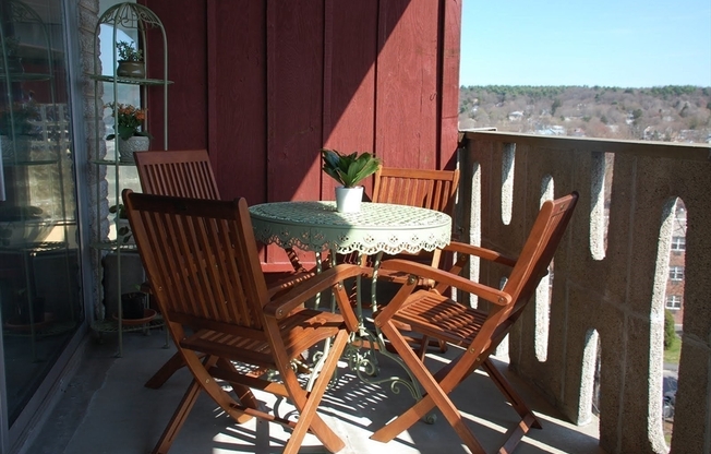 2 beds, 1 bath, 833 sqft, $2,800, Unit 705