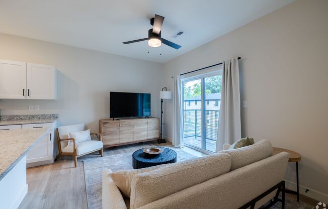 1 bed, 1 bath, 601 sqft, $1,450, Unit 1737-112