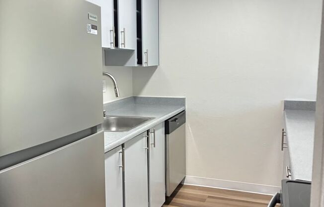 2 beds, 1 bath, 860 sqft, $1,699, Unit E-08