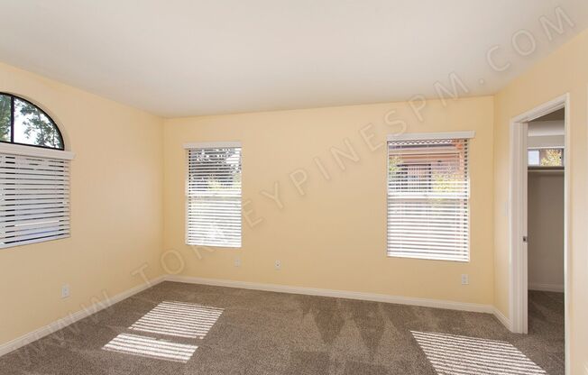 OPEN HOUSE: 9/20 10-11AM ~ 3BR Townhouse with Washer/Dryer and Parking
