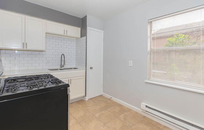 Studio, 1 bath, 395 sqft, $715