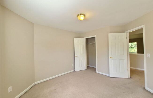 5 beds, 3 baths, $2,695
