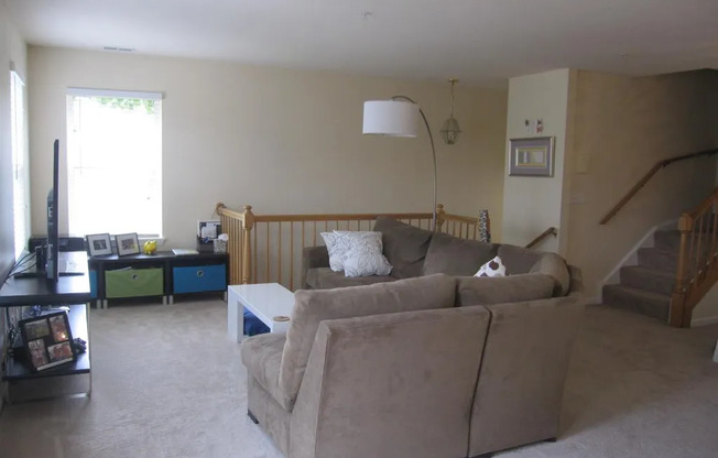 2349 CROYDON PL