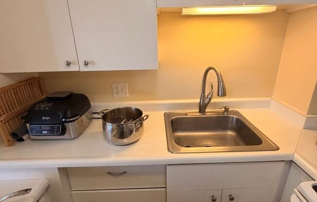 1 bed, 1 bath, 620 sqft, $1,999, Unit E206