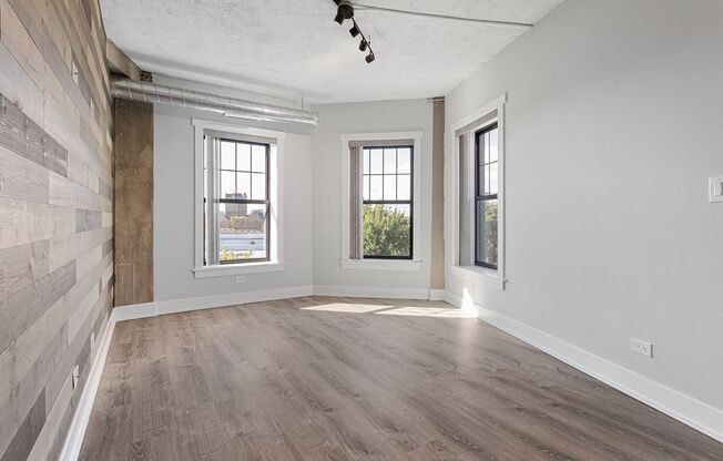 3 beds, 1 bath, 724 sqft, $2,700, Unit 514