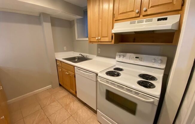 2 beds, 2 baths, 1,000 sqft, $1,650, Unit 29