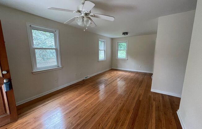 3 beds, 1 bath, $1,200