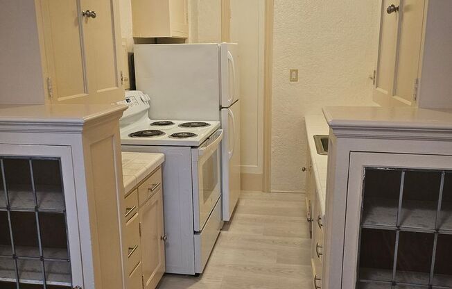 1 bed, 1 bath, $885, Unit 106