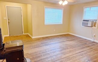 2 beds, 1 bath, $900