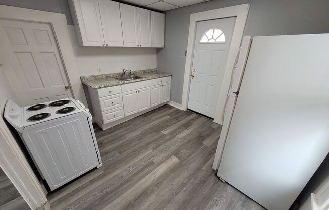 $1500 - Studio / 1 Bath Apartment in Downtown Manchester with All Utilities Included