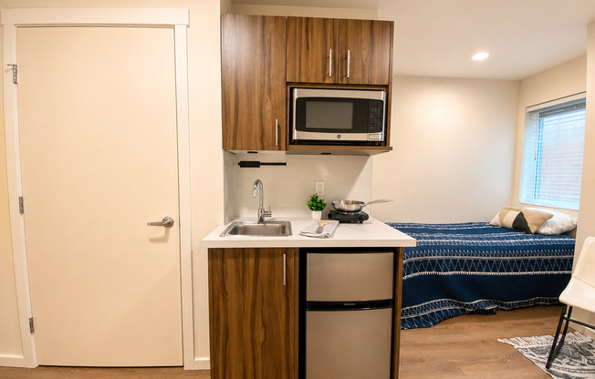 Studio, 1 bath, 178 sqft, $1,095, Unit 327