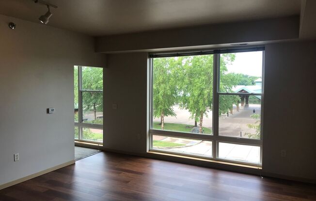 2 beds, 2 baths, 926 sqft, $1,600, Unit 210