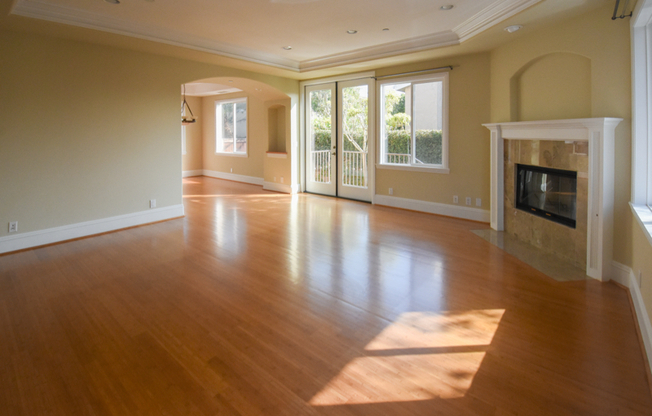 2212 MARSHALLFIELD LN