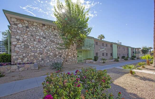 Exterior at The Continental Apartments in Phoenix AZ Nov 2020 (7)