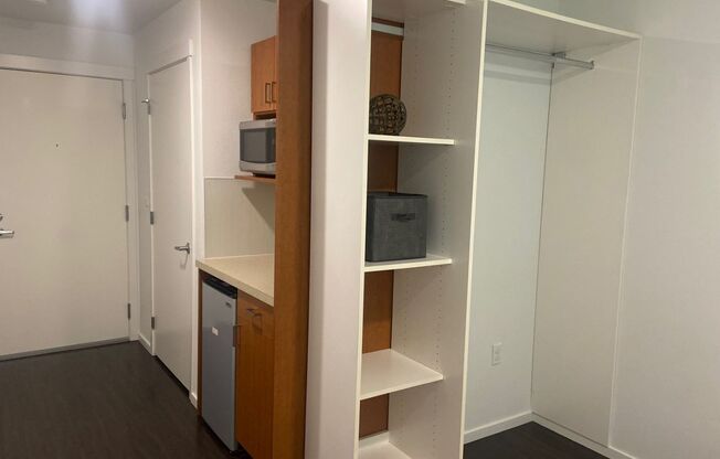 Studio, 1 bath, 180 sqft, $1,195, Unit 2202