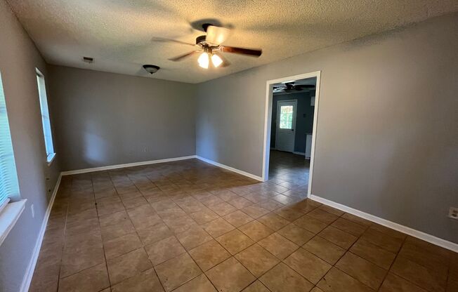 3 beds, 2 baths, $1,325