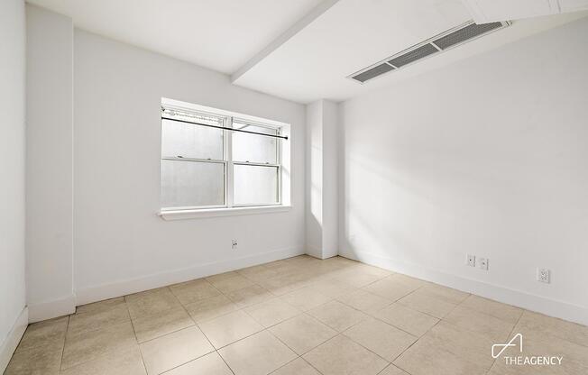 2 beds, 1 bath, $3,250, Unit 1-R