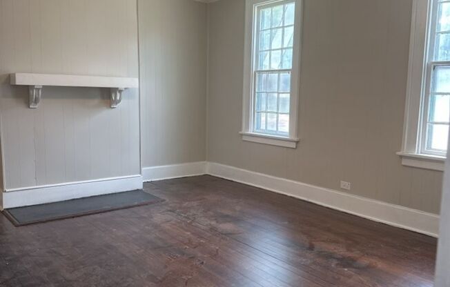 *$1,500* Stunning 1914 Property for Rent - Recently Remodeled - 2 BED, 1 BATH