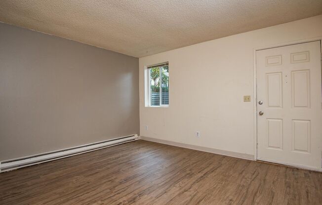 1 bed, 1 bath, 525 sqft, $1,350, Unit 55
