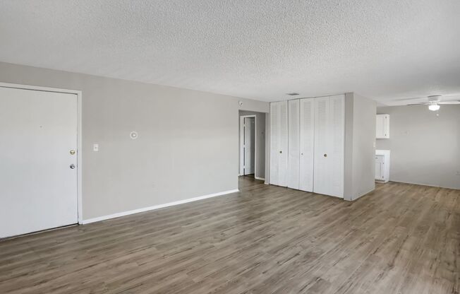 2 beds, 1 bath, 860 sqft, $1,199, Unit 10-12