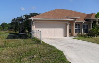 Lovely Duplex Close to Leonard Blvd