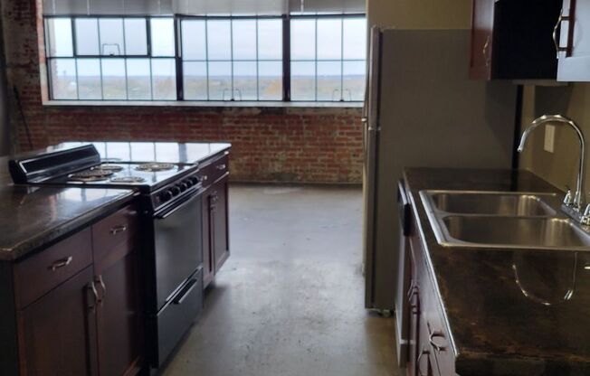 3 beds, 2 baths, 1,144 sqft, $999, Unit 632