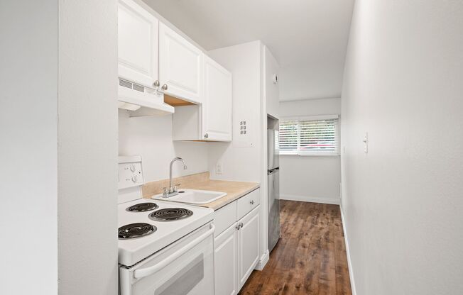 Studio, 1 bath, 355 sqft, $1,350, Unit 201