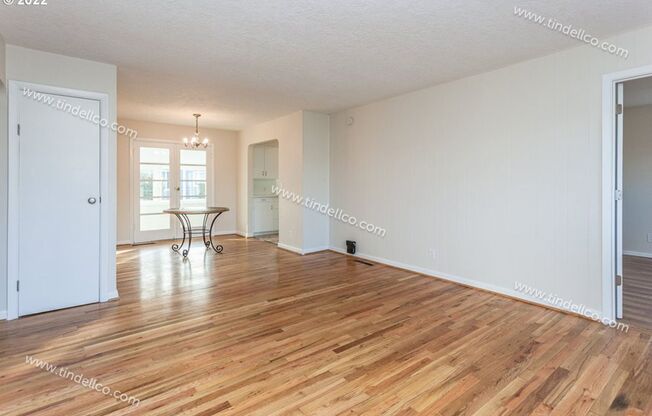 3 beds, 1 bath, $2,400