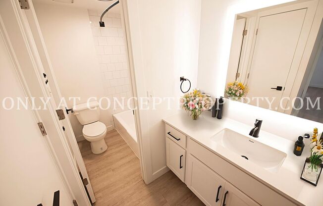 2 beds, 1 bath, 894 sqft, $1,599, Unit 12