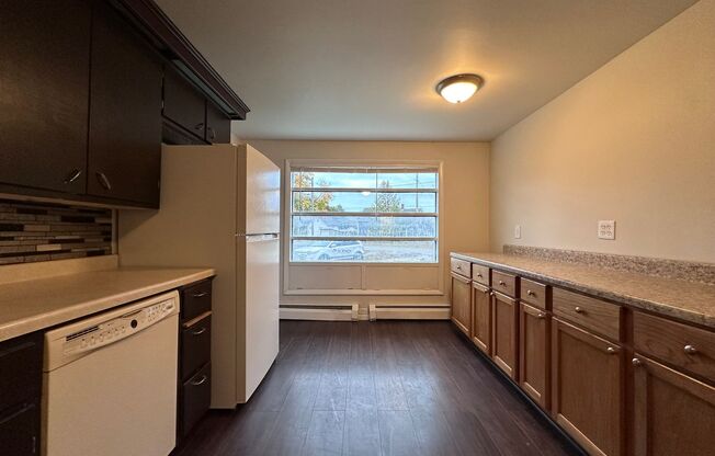 4 beds, 1 bath, $1,045, Unit Lower