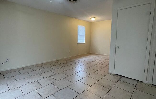 2 beds, 1.5 baths, 900 sqft, $825, Unit C