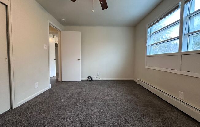 4 beds, 1 bath, $1,045, Unit Lower