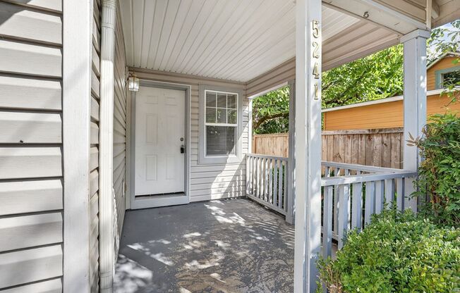 Great 2 story Townhome with Garage!