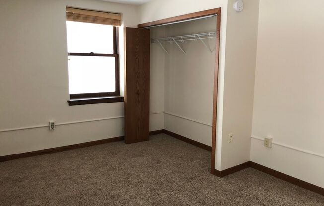 2 beds, 1 bath, $1,075, Unit 260