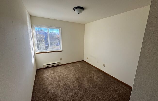 3 beds, 1 bath, 1,040 sqft, $1,695, Unit 3164-304