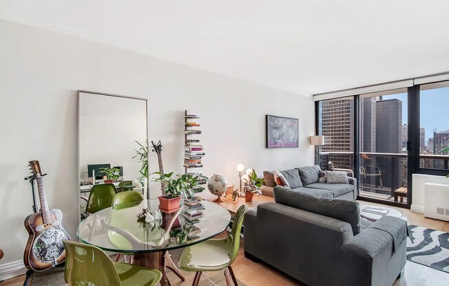 251 W 48 ST