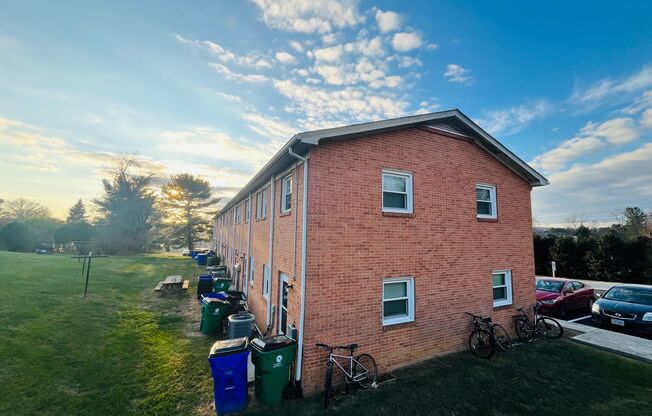 2 Bedroom, 1 Bath Apartment