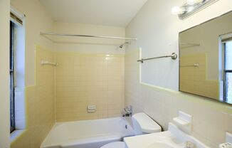 1 bed, 1 bath, 700 sqft, $895, Unit 2151 Lenox Rd C7