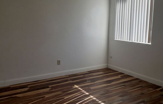 1096p-092.1-RB-4124 Parker Ave.