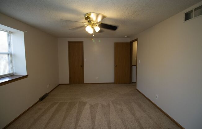 2 beds, 1.5 baths, $950, Unit 1222 Spurgeon Ct