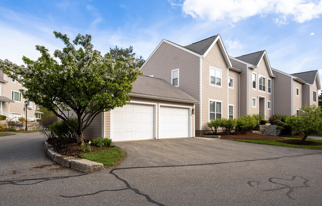29 WHALER LN