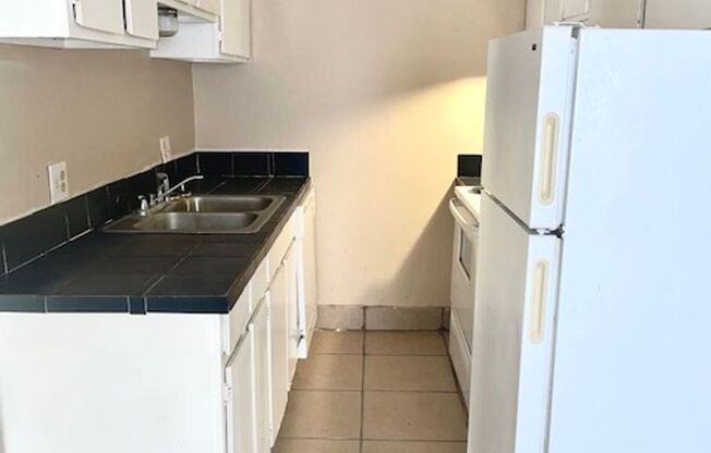 2 beds, 1 bath, $715, Unit 43
