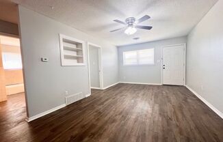 2 beds, 1 bath, 952 sqft, $900