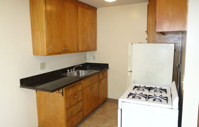 2 beds, 1 bath, $2,195