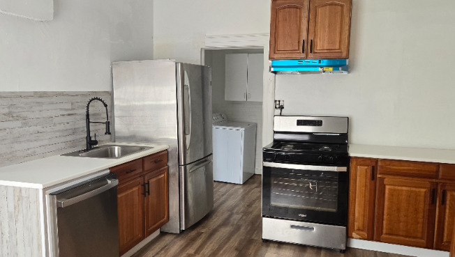 3 beds, 1 bath, 1,100 sqft, $3,500